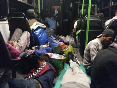 Migliaia di migranti da Budapest a Vienna in autobus 11