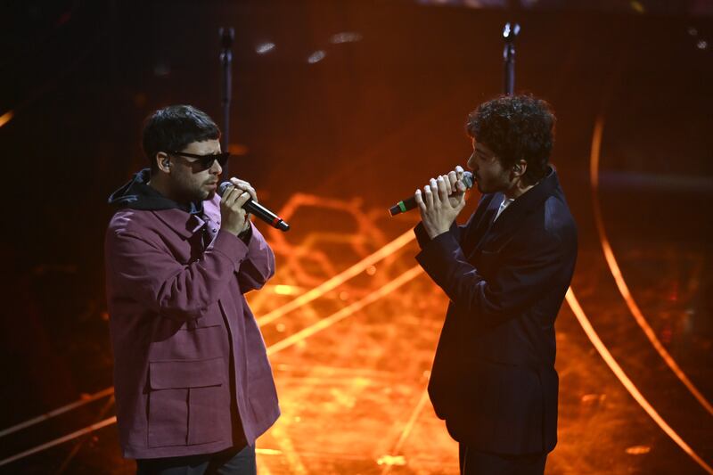 Sanremo 2024: ecco il look della quarta serata del Festival di Gazzelle 6
