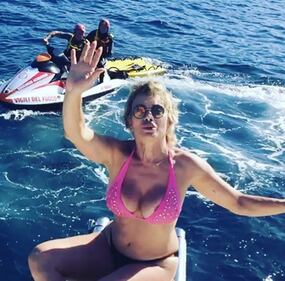 Carmen Russo esplosiva a Ibiza 13