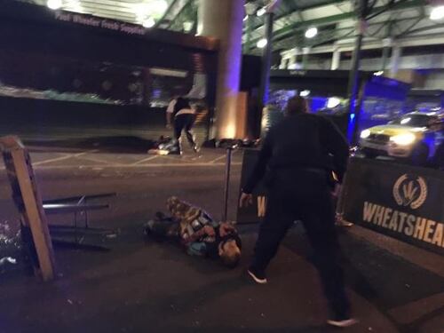 Londra, coltelli e finte cinture esplosive: così i terroristi hanno attaccato