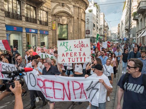 Non si lotta per la libertà calpestandola