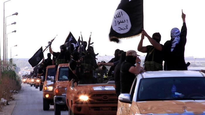 Brucia in piazza il tricolore. È la Libia a farci la guerra