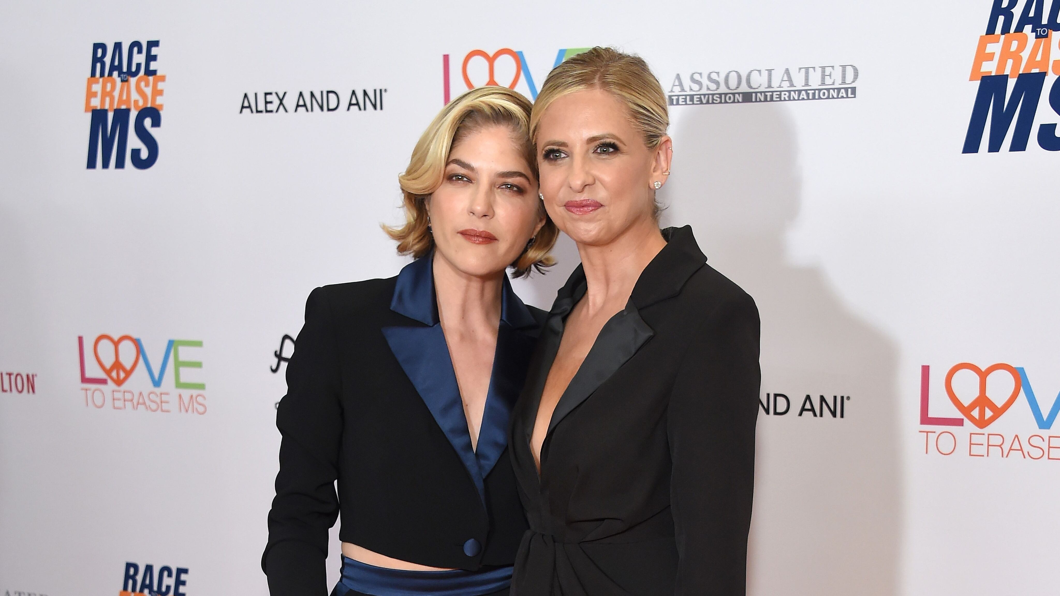Sarah Michelle Gellar ricorda il bacio lesbo con Selma Blair