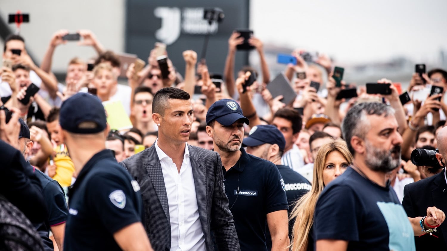 Cristiano Ronaldo si presenta: "Sono qui per lasciare il segno"