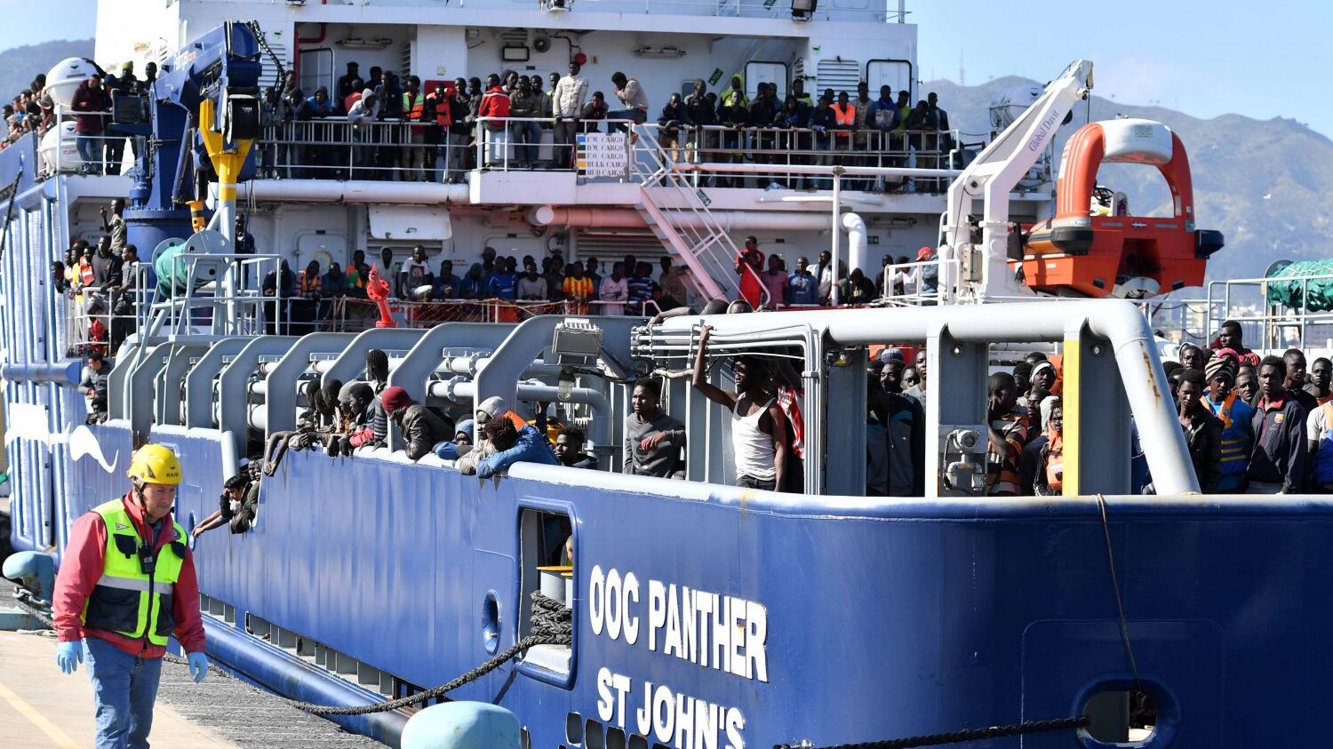 Le mani dei clan sul più grande centro di accoglienza d'Europa