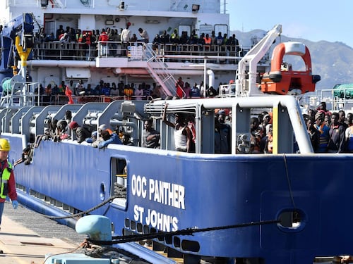 Il doppio lavoro di Emergency: impedire e agevolare gli sbarchi