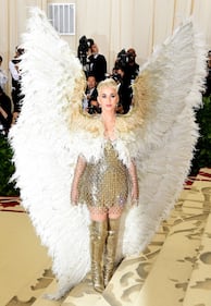 Met Gala 18: Rihanna con la mitra e Madonna con la veletta 6