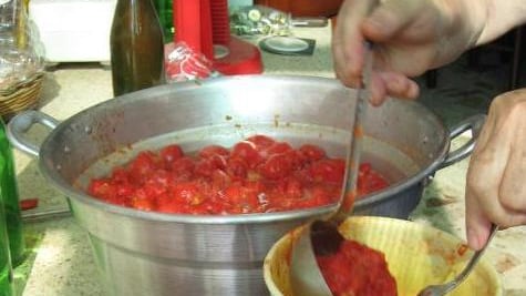 Adesso le signore milanesi tornano a scuola di conserve