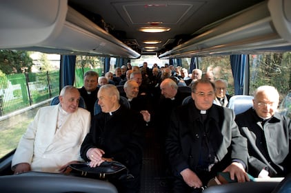 Il Papa rientra dal ritiro di Ariccia 1