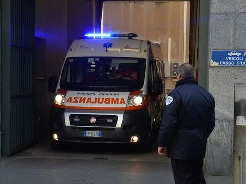 Salerno, panico per esplosione di una bomba carta all’ospedale