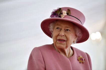 Prima uscita pubblica della Regina Elisabetta dopo il lockdown 4
