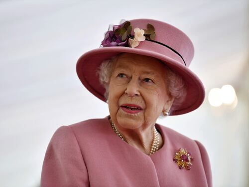 La regina Elisabetta ha deciso: la royal family va in terapia di gruppo