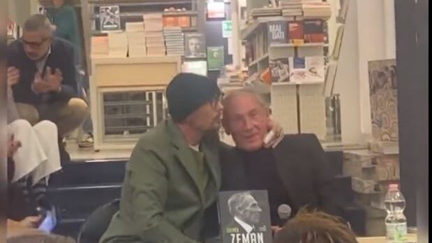 "Porterò con me il suo ultimo bacio". Il commosso saluto di Zeman a Mihajlovic