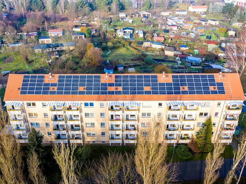 Fotovoltaico in condominio: come funzionano l’autoconsumo collettivo e le Comunità energetiche