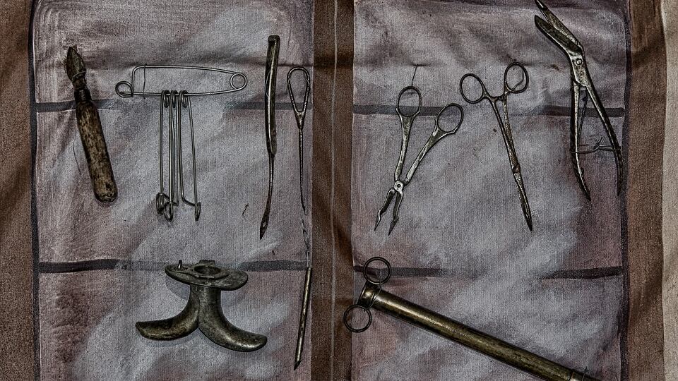 Supplizi e le violenze indicibili. Dentro le "stanze" delle torture