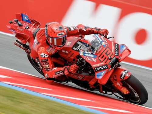 MotoGP, Marc Marquez vince la Sprint Race ad Assen e allunga in classifica. Delude Bagnaia