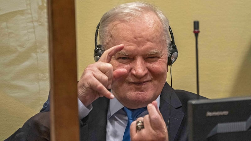 Morto Ratko Mladić, chi era il “macellaio di Bosnia” condannato per il genocidio di Srebrenica