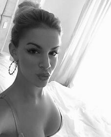 Veronica Graf ci ricasca: foto super hot su Instagram 3