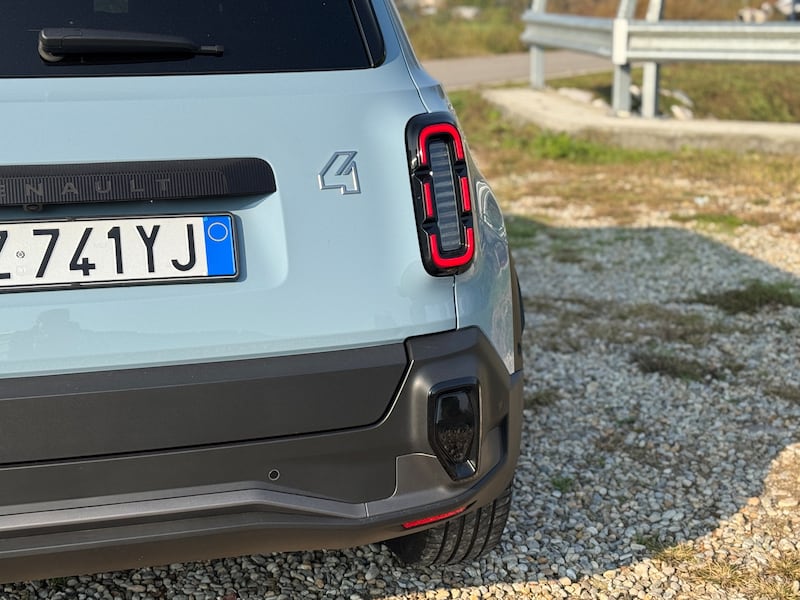 Renault 4 E-Tech: guarda la gallery della nuova proposta francese per la città 9