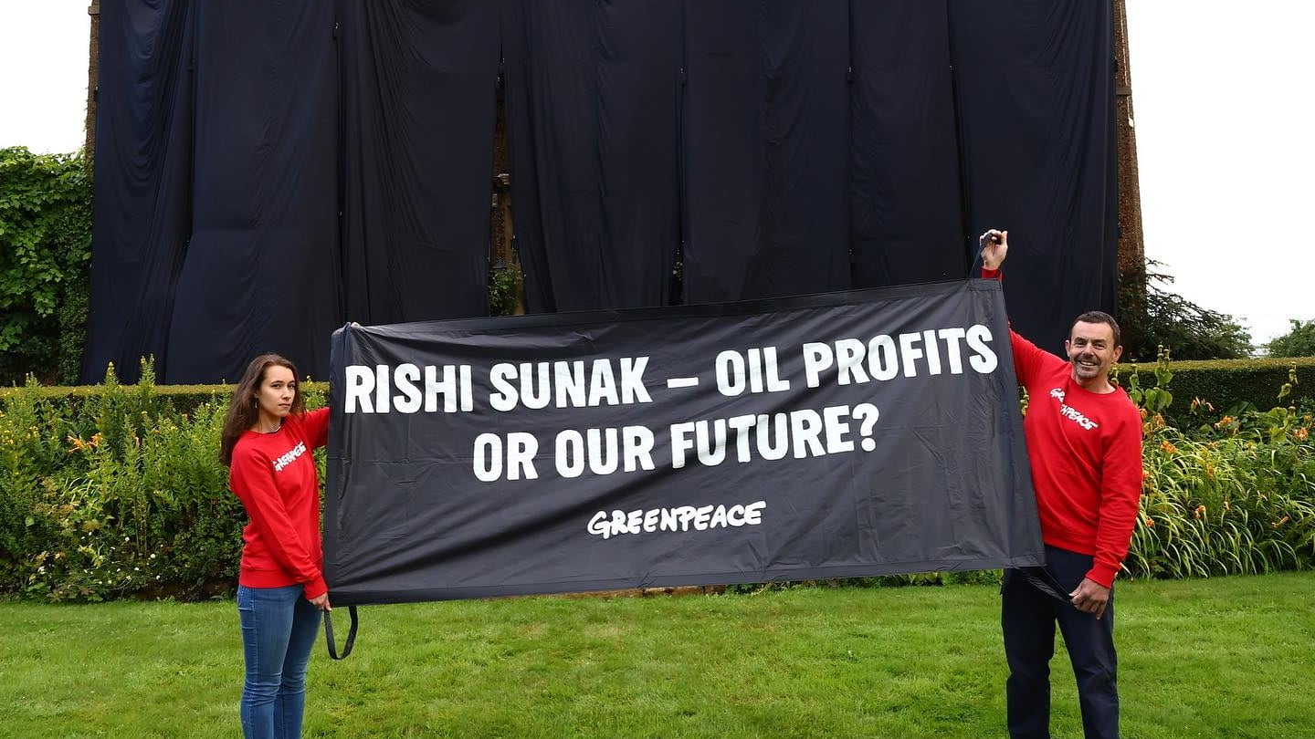 Il blitz contro Sunak e le proteste: guerra aperta tra Londra e Greenpeace