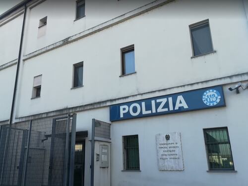 Vigevano, calci e morsi agli agenti: pena sospesa per i due pusher