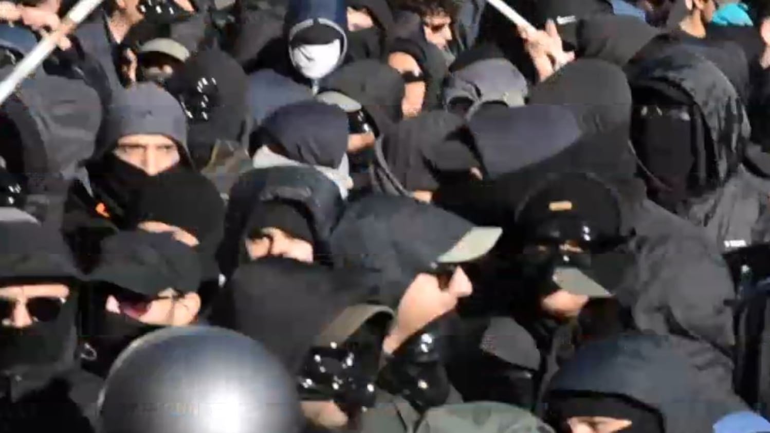 "Io reporter a Napoli picchiato dai black bloc"