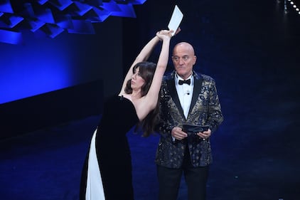 Sanremo 2019: i look di Virginia Raffaele per la prima serata 6