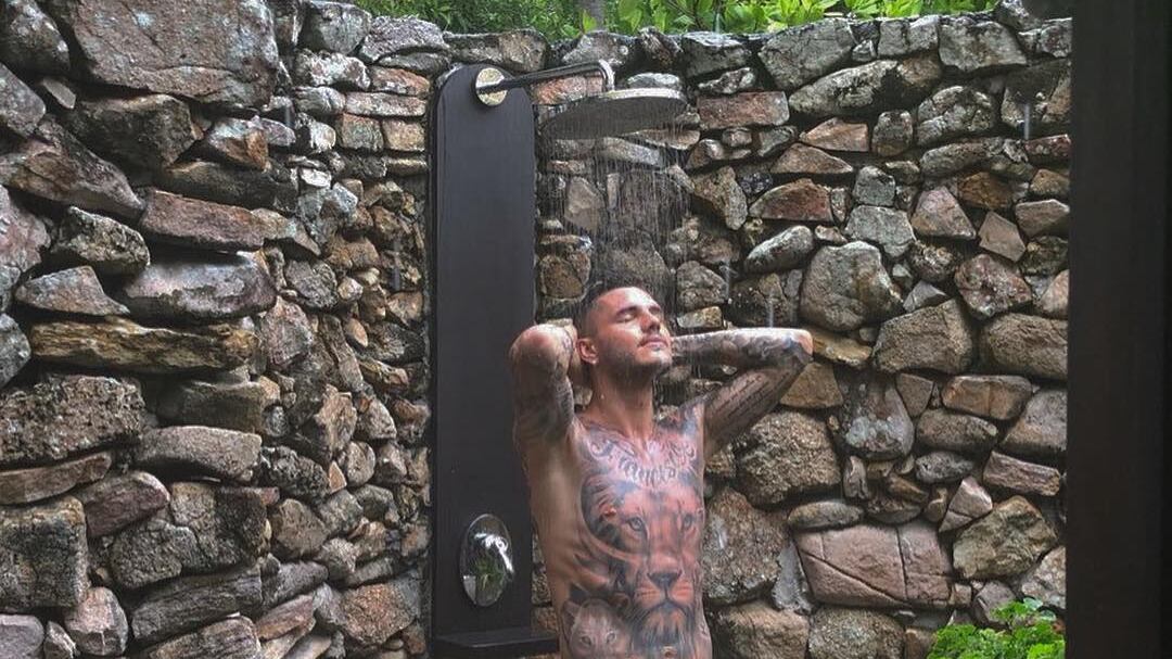 Wanda Nara si vendica di Icardi: lo fotografa nudo e posta su Instagram