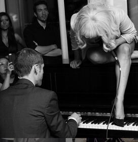 Lady Gaga senza trucco e in reggiseno su Instagram 12