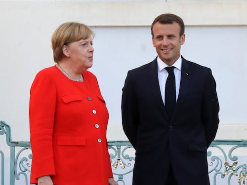 Migranti, Macron e Merkel all'attacco: "L'Ue non è menu à la carte"