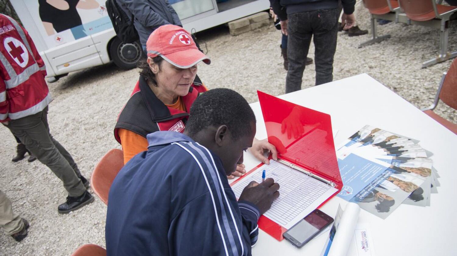 Ambulatori pieni di immigrati. Anziani costretti ad andare via