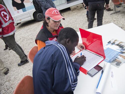 Ambulatori pieni di immigrati. Anziani costretti ad andare via