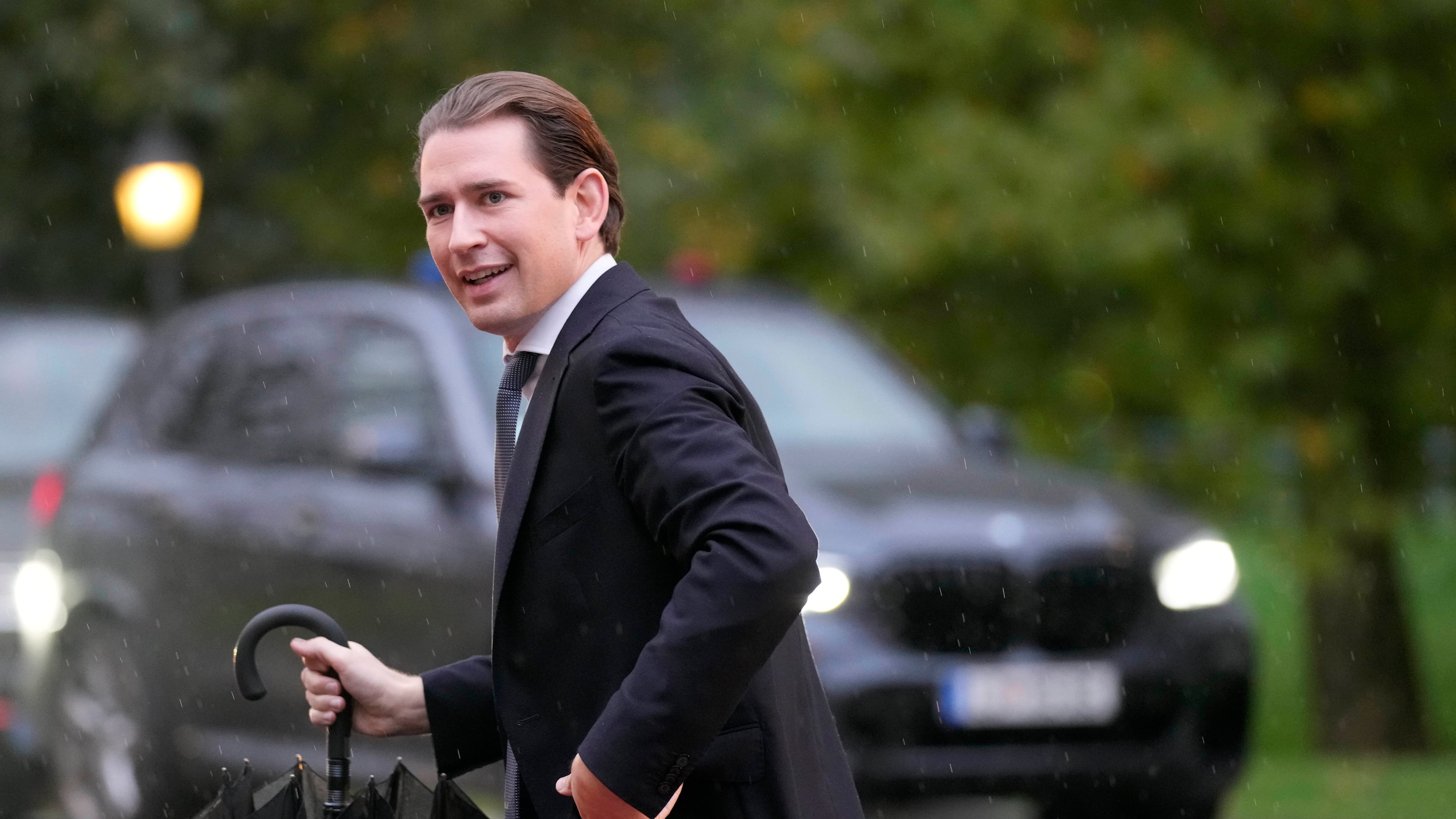Austria, il cancelliere Kurz si dimette