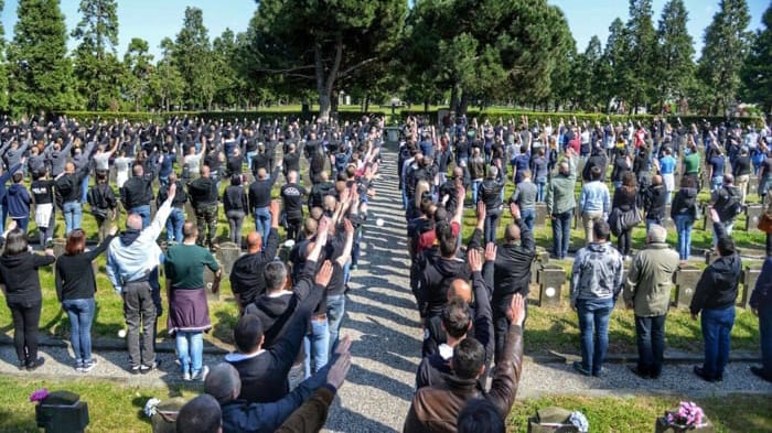 Condannato per il saluto romano al Campo 10 si difende: "Ecco perché non sono razzista"