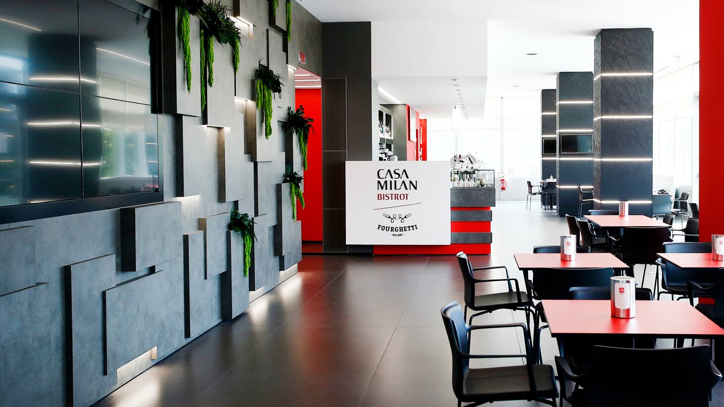 Il bistrot del Diavolo: pranzi e cene tra i trofei nelle sale di casa Milan
