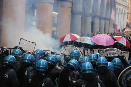Le cariche dei centri sociali 3