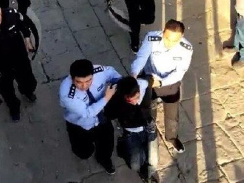 Cina, accoltella e uccide sette bimbi che tornavano da scuola
