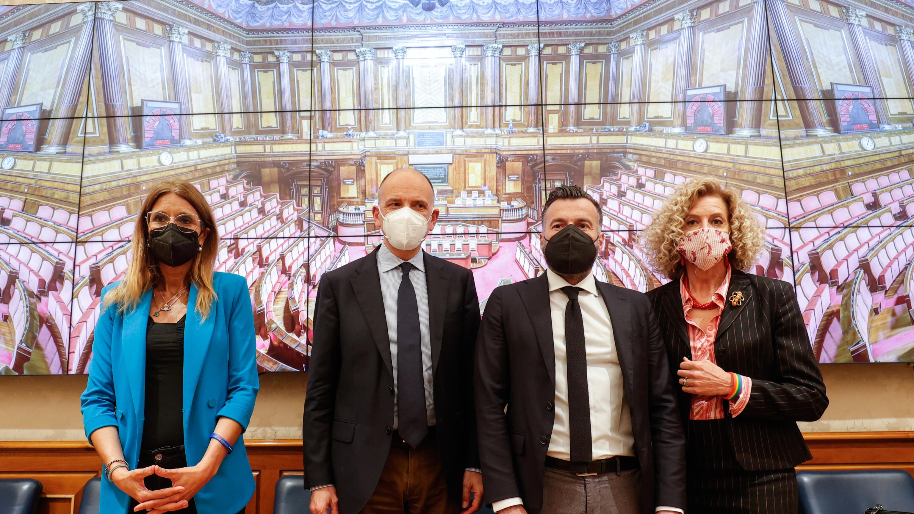 Ddl Zan, il Pd ripresenta lo stesso testo. "Speriamo in un miracolo"