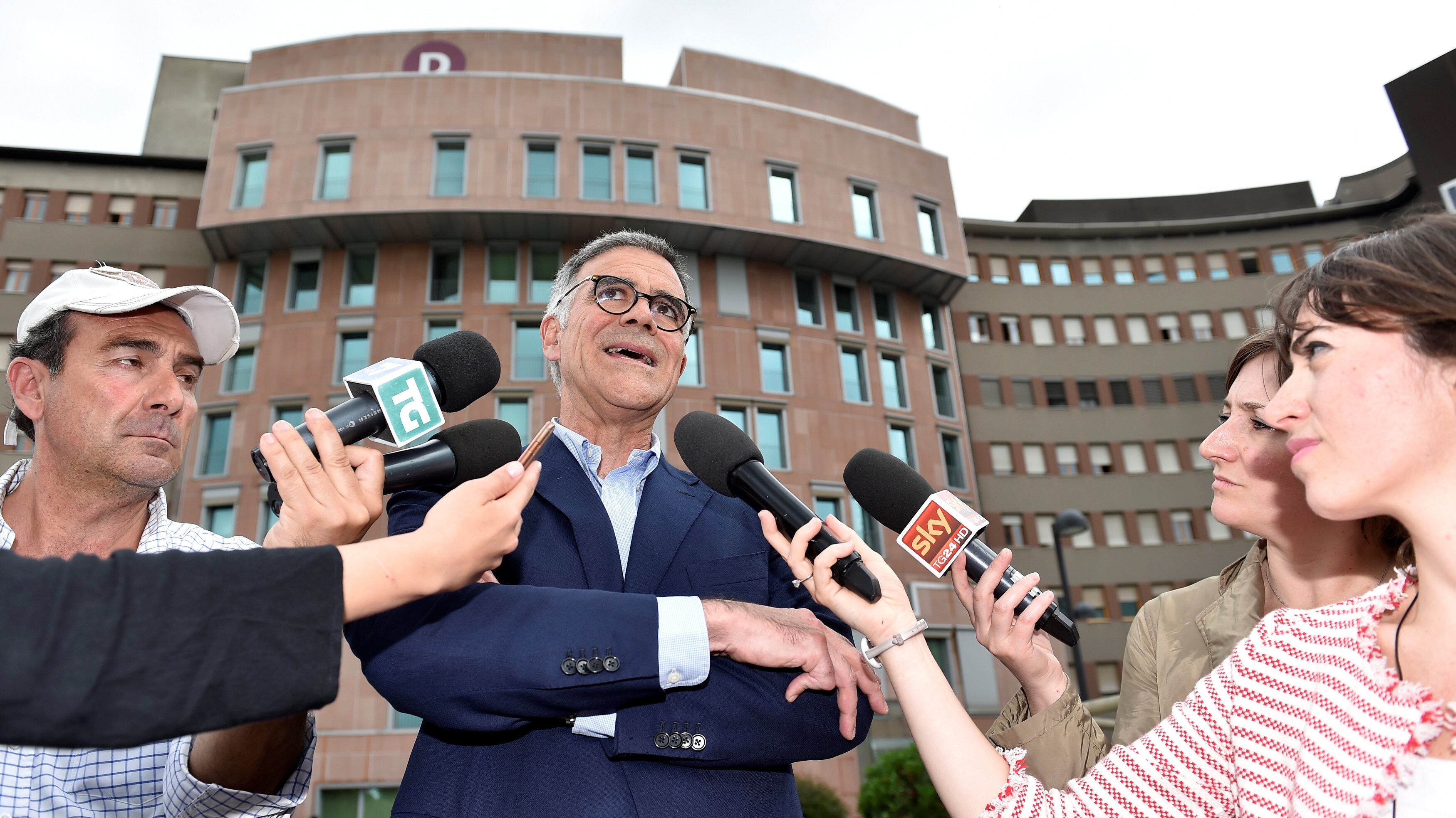 Zangrillo, l'angelo custode che dà del lei al Cavaliere
