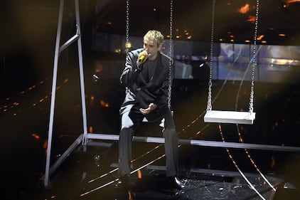 Sanremo 2024: ecco il look della terza serata del Festival da Mr. Rain 7