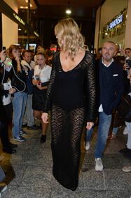 Elena Santarelli, trasparenze a Milano 13