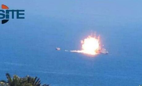 La nave egiziana colpita con un missile dell'Isis 1