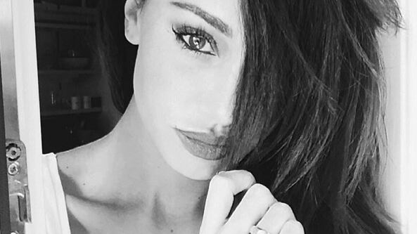Belen replica alla Lucarelli: "Nel mio bar non voglio chi offende mio figlio"