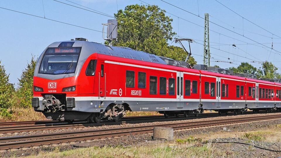 Pretende prestazioni sessuali da chi non ha il biglietto del treno