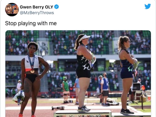Atleta protesta contro l'inno nazionale Usa. E scoppia la polemica