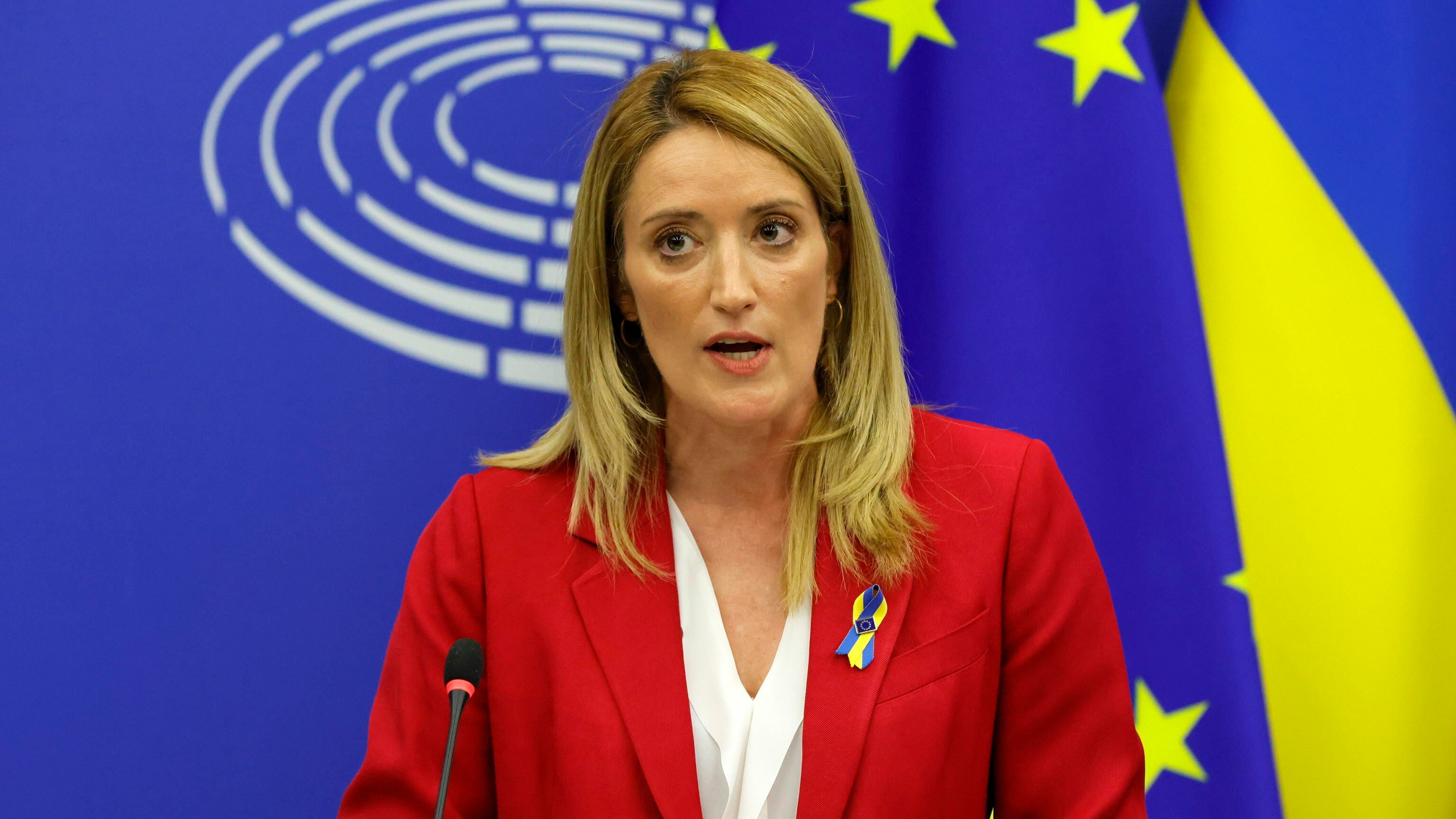 L'Ue: Russia terrorista. Pd e 5S si smarcano. E gli hacker dello Zar attaccano Bruxelles