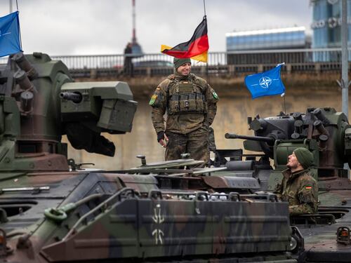 La Germania schiera soldati in Lituania. Ira di Mosca: "Adotteremo misure speciali"
