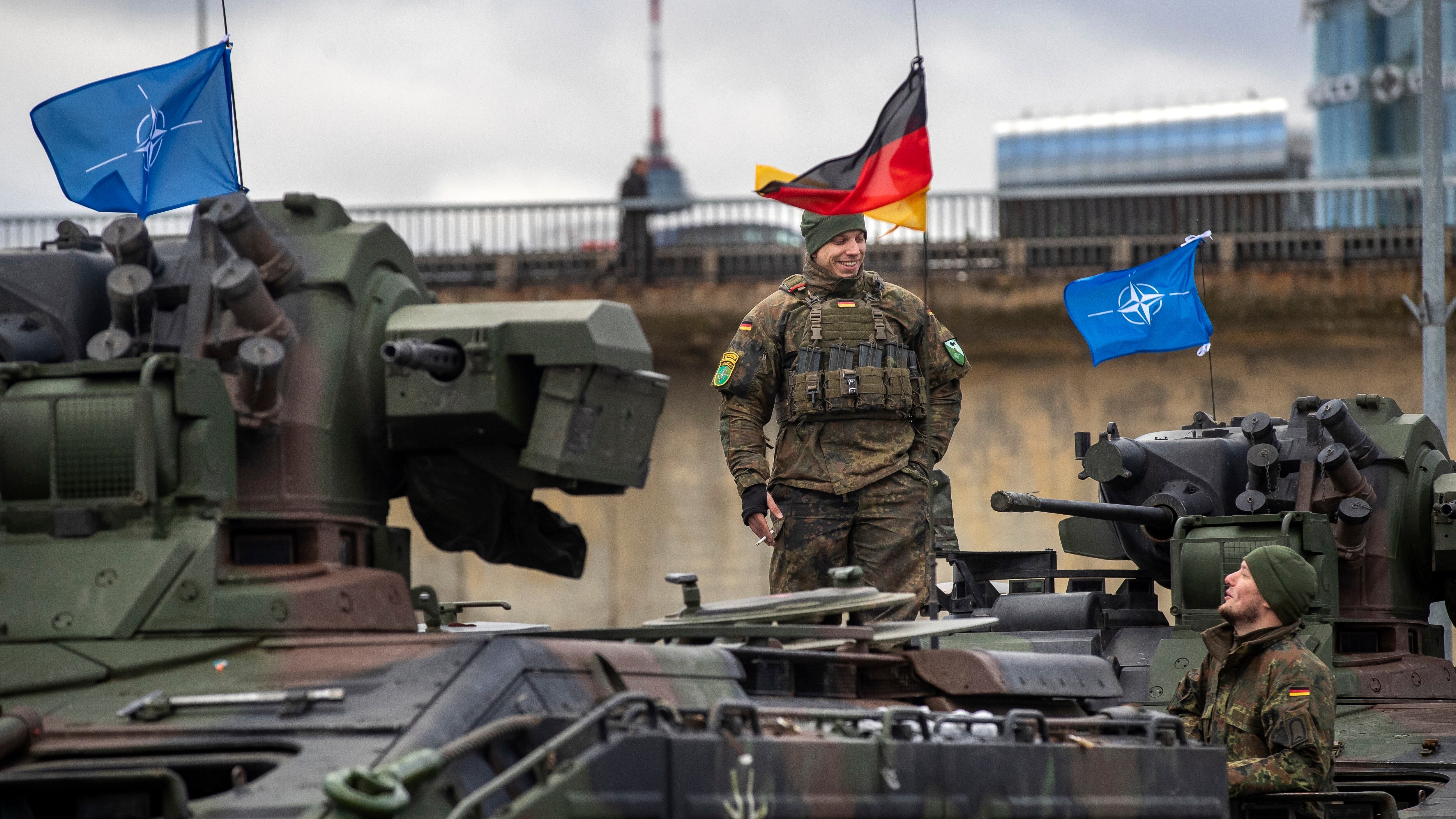 La Germania schiera soldati in Lituania. Ira di Mosca: "Adotteremo misure speciali"