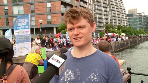 Peter, un residente della zona che ha fatto un viaggio speciale per partecipare all'evento, ha detto che questo evento gli ha permesso di conoscere un'altra festa tradizionale cinese.