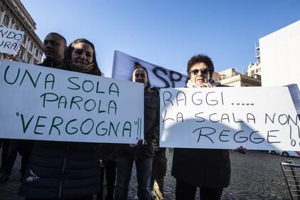 Barberini, la protesta dei commercianti per la chiusura della metro 1